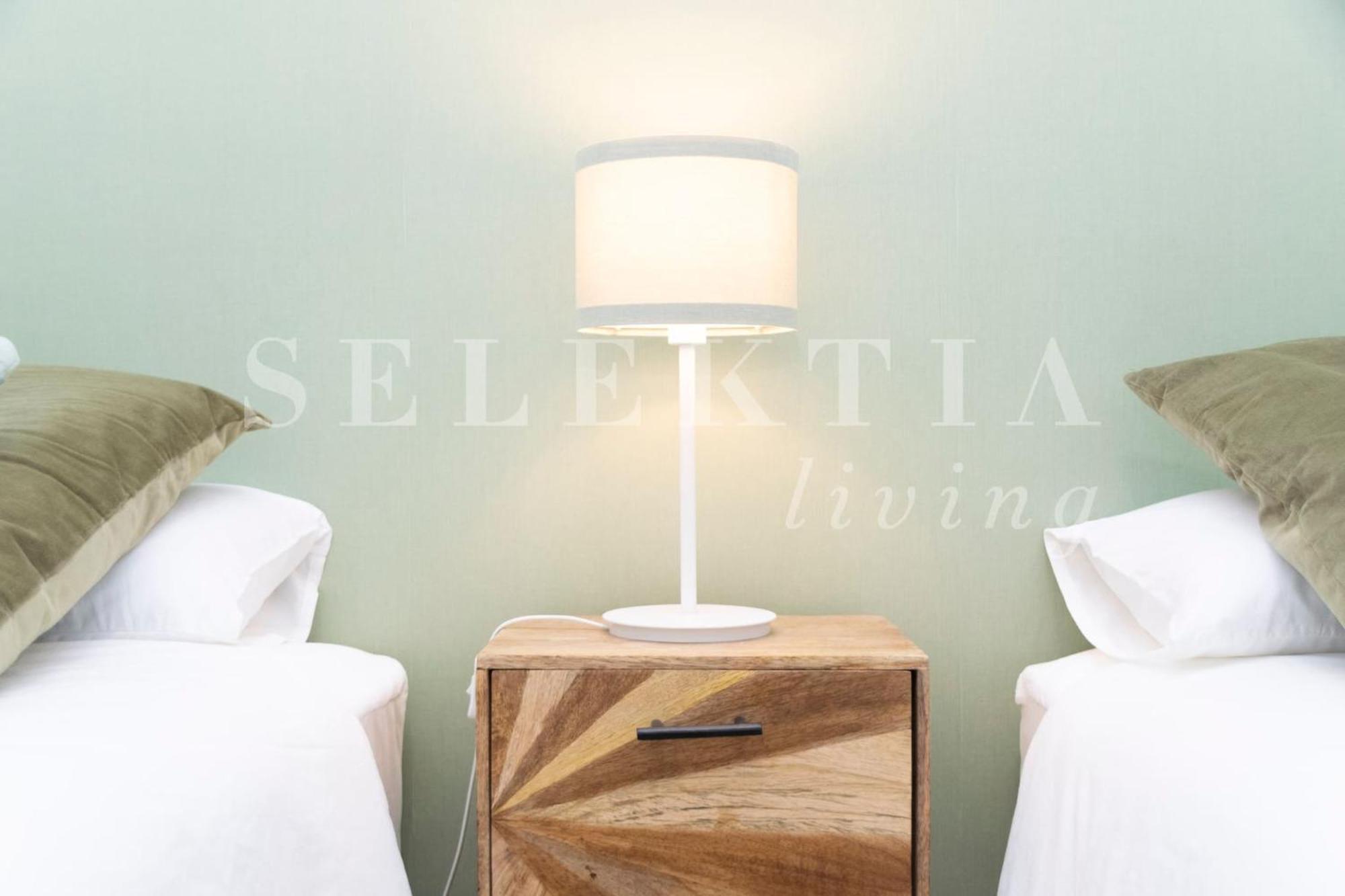 Castellana Suites Madrid Exterior photo